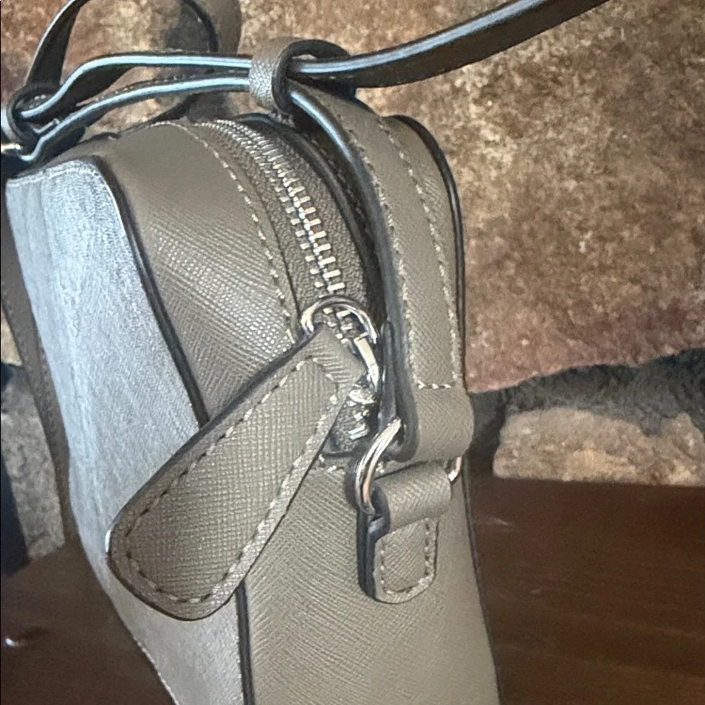 Guess‎ Taupe Medium Size Embossed Crossbody Bag NWOT